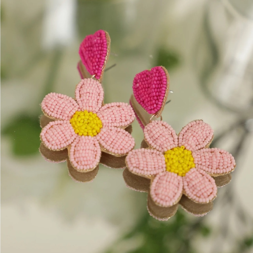 FUCHSIA & PINK DAISY BEADED EARRINGS - Picture 2 of 2